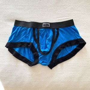 N2N UN64 Signature Trunk Size Medium Turquoise & Black